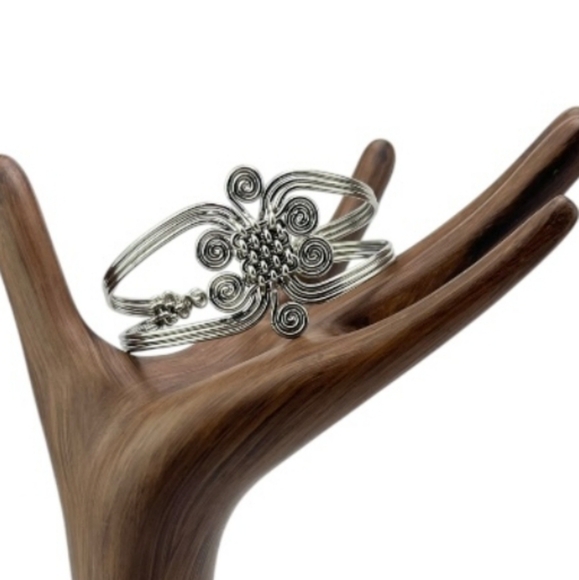 African Silver Wire Kulinda Bracelet - Picture 2 of 7